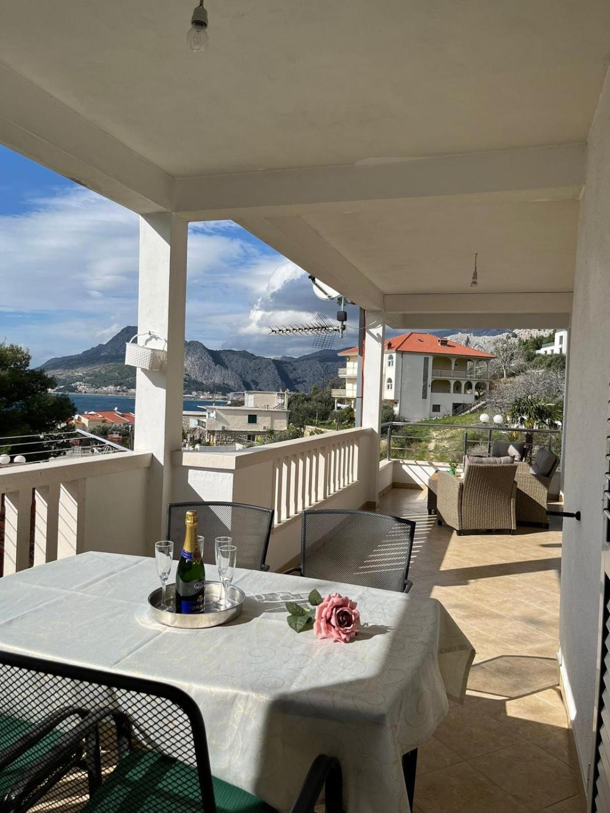 Apartment Ines Omiš Eksteriør billede