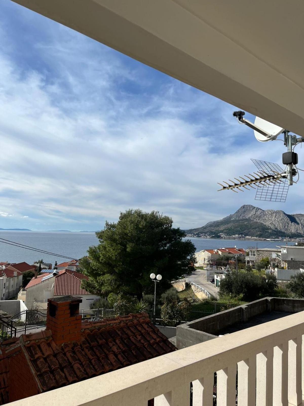 Apartment Ines Omiš Eksteriør billede