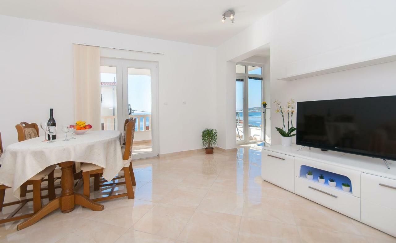 Apartment Ines Omiš Eksteriør billede