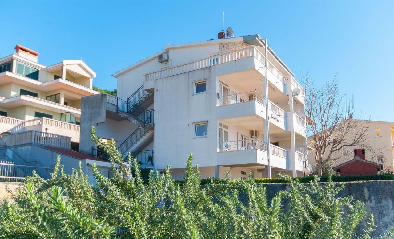 Apartment Ines Omiš Eksteriør billede
