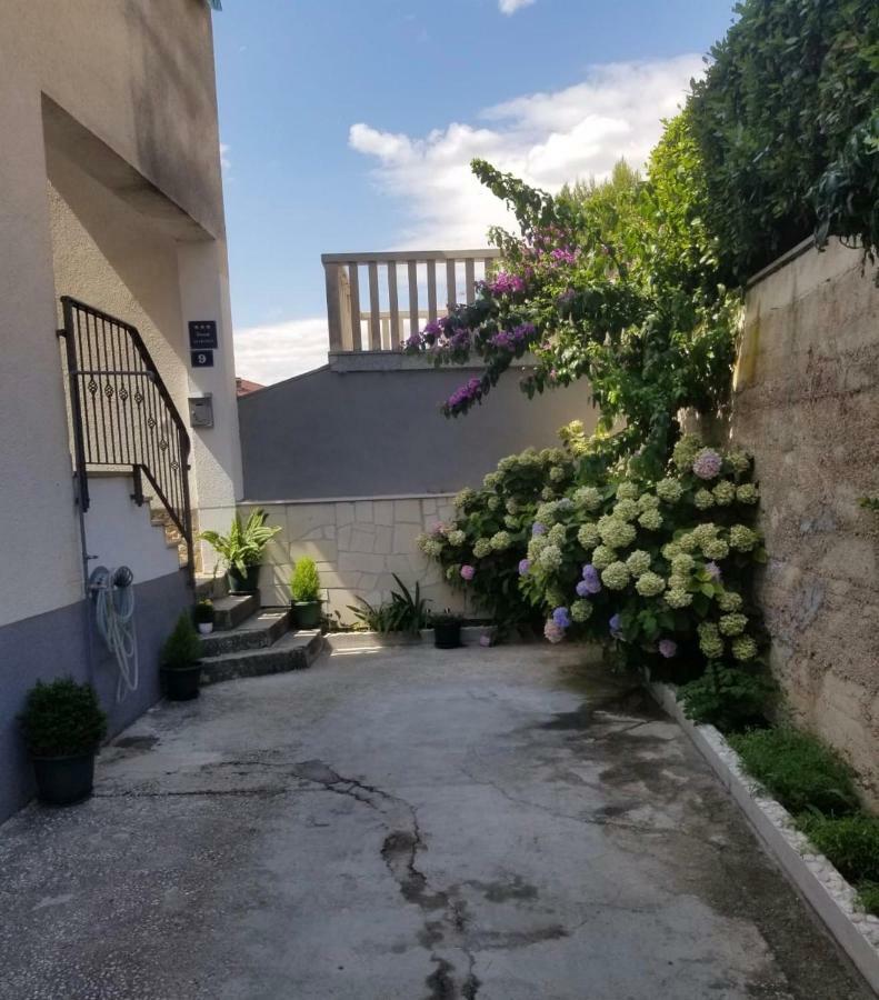 Apartment Ines Omiš Eksteriør billede